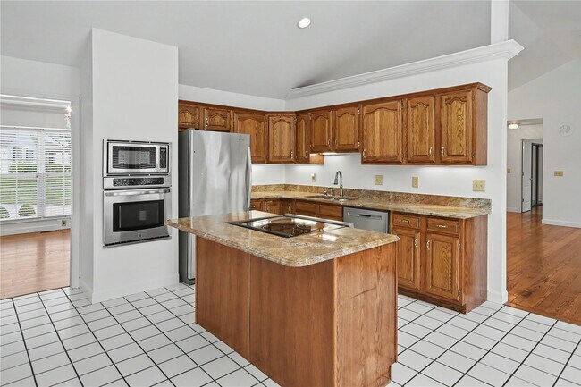 Building Photo - 102 Lexington Ln