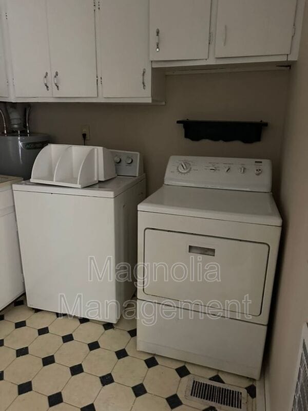 Building Photo - 329 Southall St