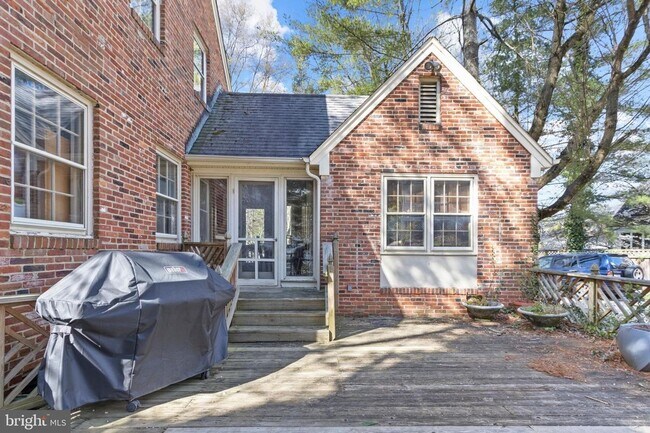 Building Photo - Palisades Gem Ready for Immediate Move-in!!