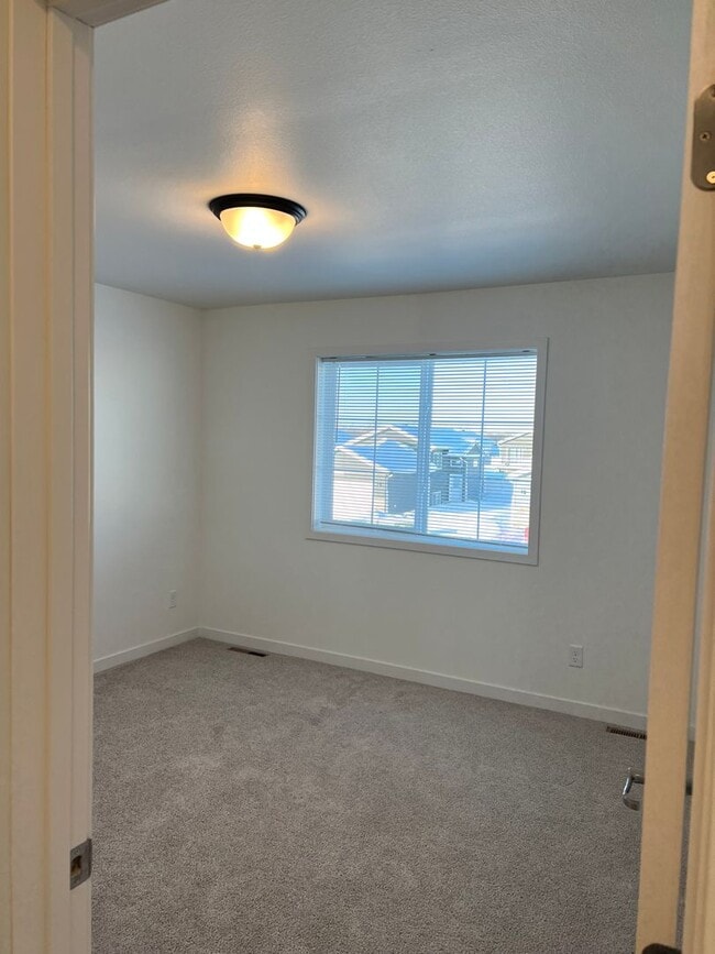 Building Photo - 3 Bed 3 Bath Single Family Home