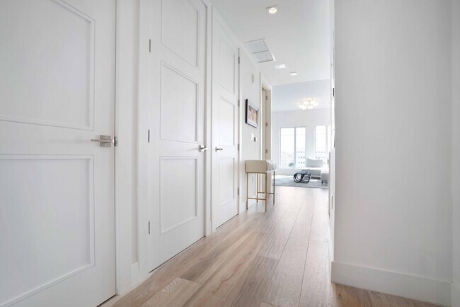 Building Photo - 155 E Boca Raton Rd