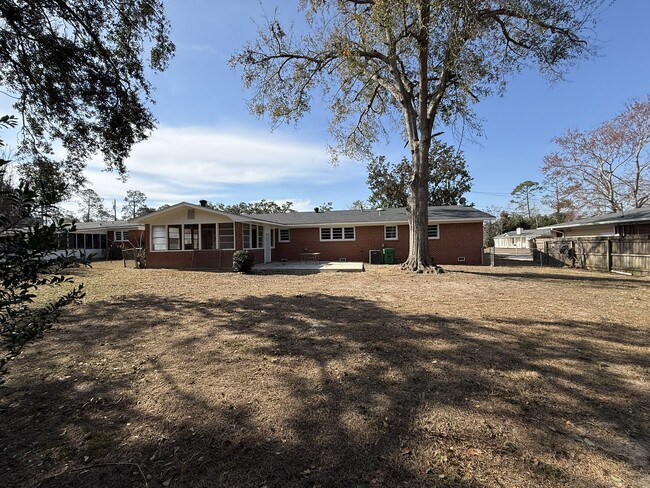 Building Photo - 61 Loganberry Cir