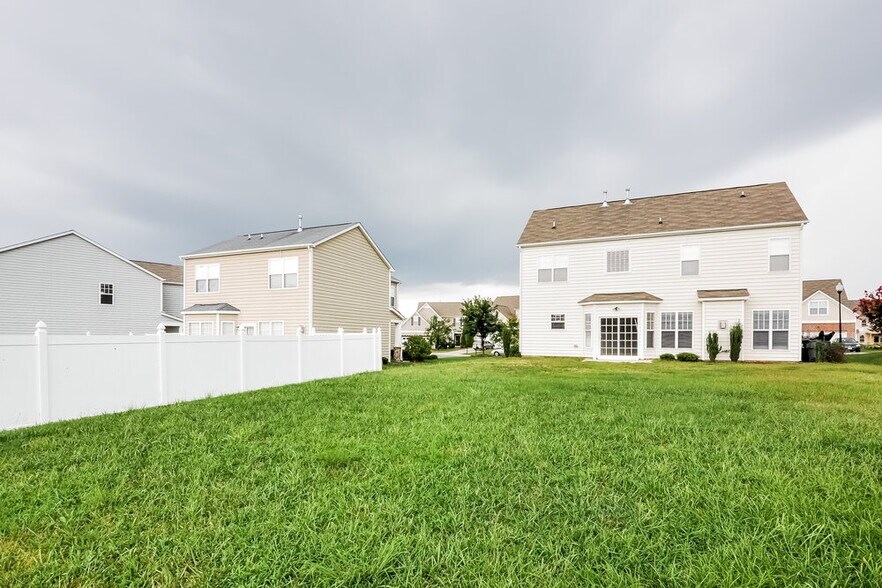 Building Photo - 3215 Whispernut Ln