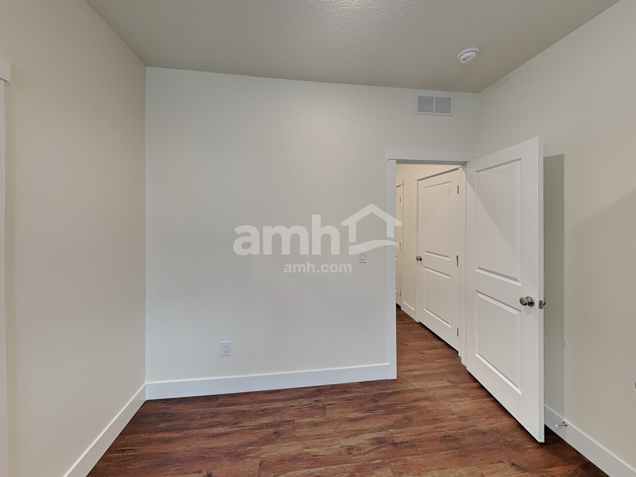 Building Photo - 3126 N Vigo Ave