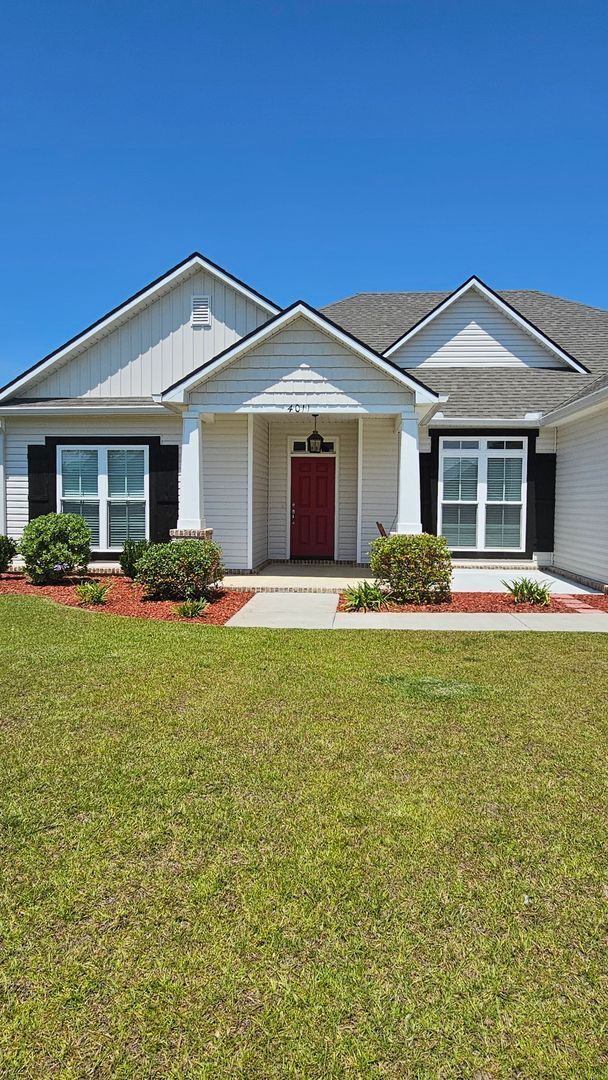 Building Photo - Knights Landing four bedroom home