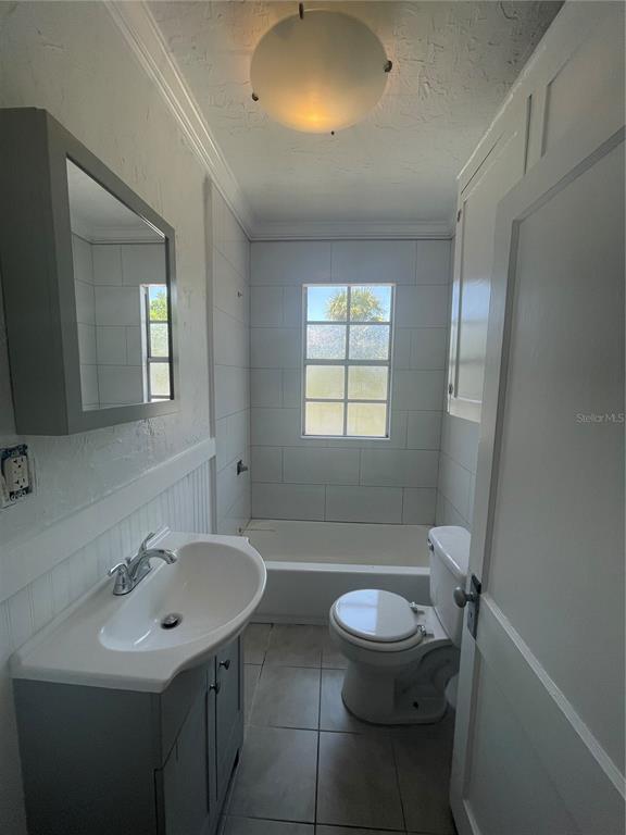 Building Photo - 2305 W Texas Ave