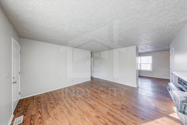 Building Photo - 8432 E 37th Pl