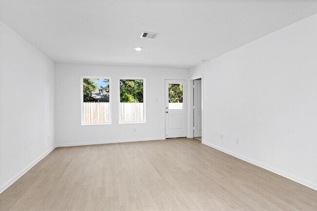 Building Photo - 3022 Mallorca Dr