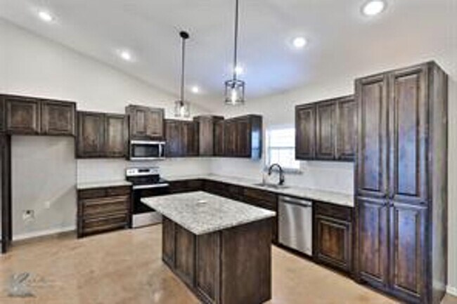 Building Photo - 1468 Bettis St