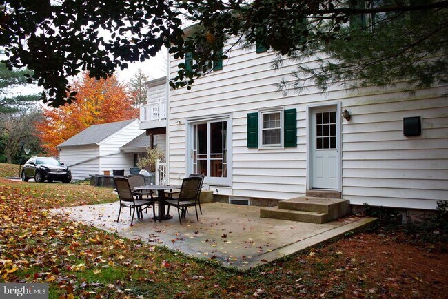 Building Photo - 901 Academy Ln