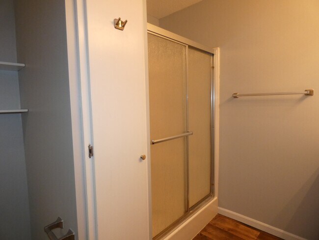 Building Photo - 2483 NE 68th St