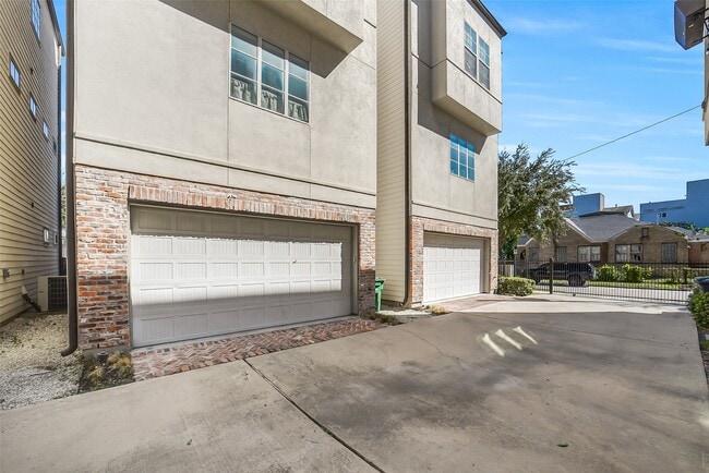 Building Photo - 1618 Rosewood St