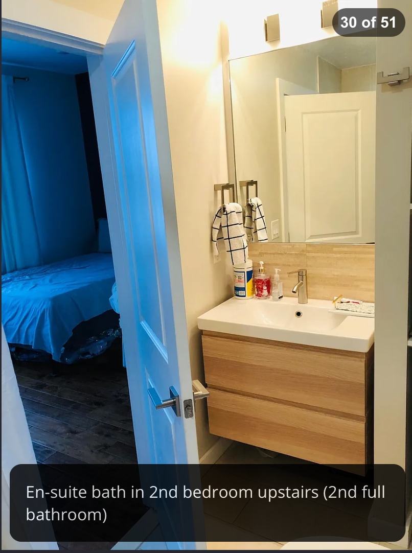 2nd Full Bathroom - 2015 S Hutchinson St