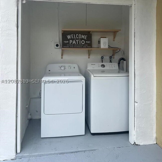 Building Photo - 6628 SW 41st St
