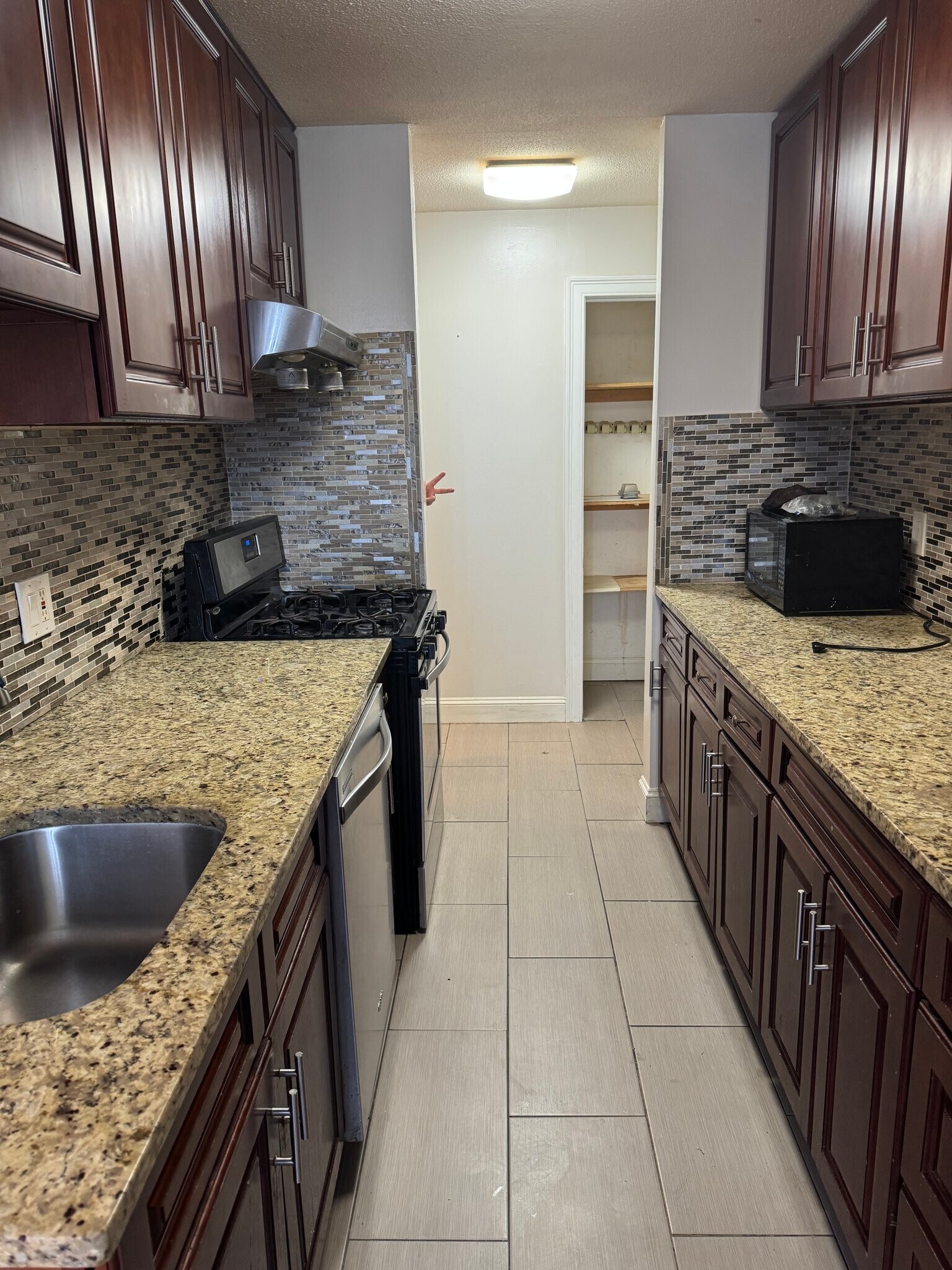 Building Photo - 16 Shrewsbury Green Dr