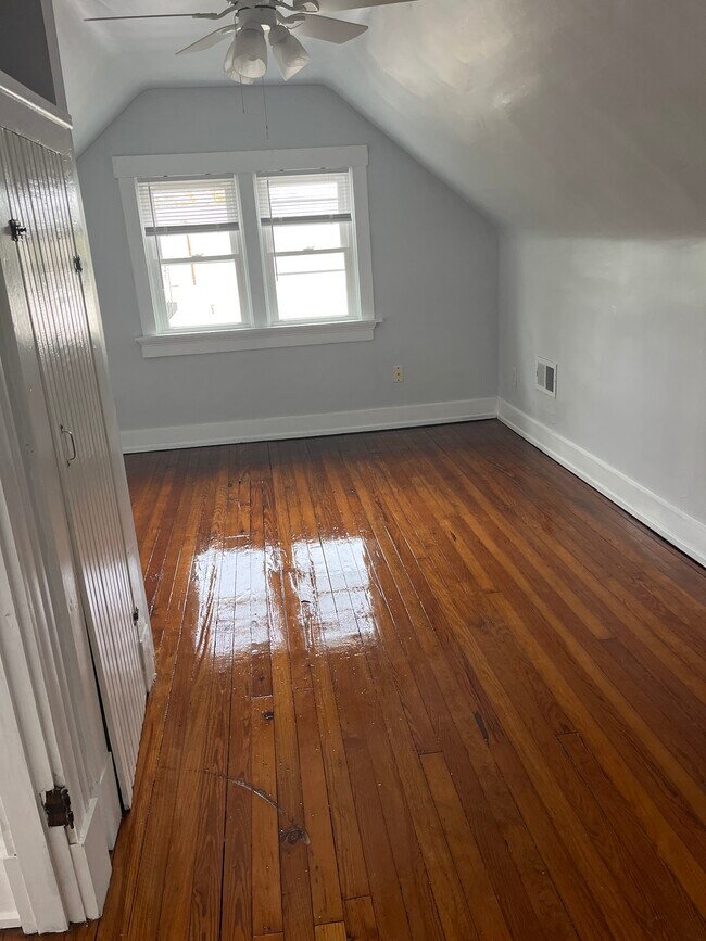 Building Photo - 3463 Cardiff Ave