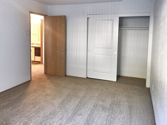 Building Photo - One Bedroom, One Bath - Special $1275.00 and Second Month Free!