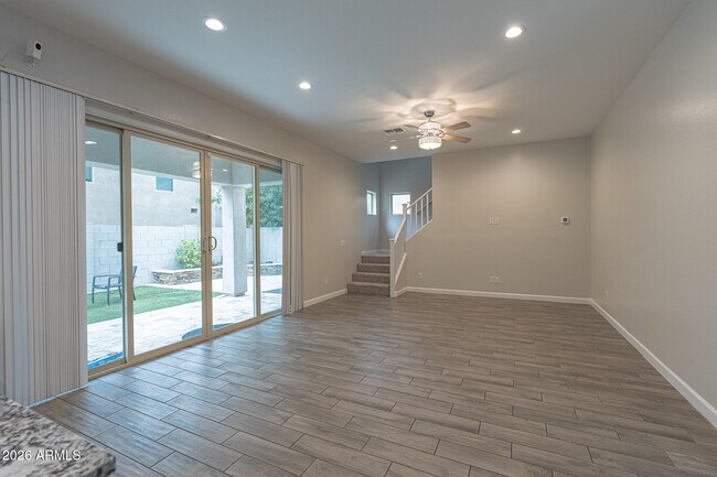 Building Photo - 6523 E Bluefield Ave
