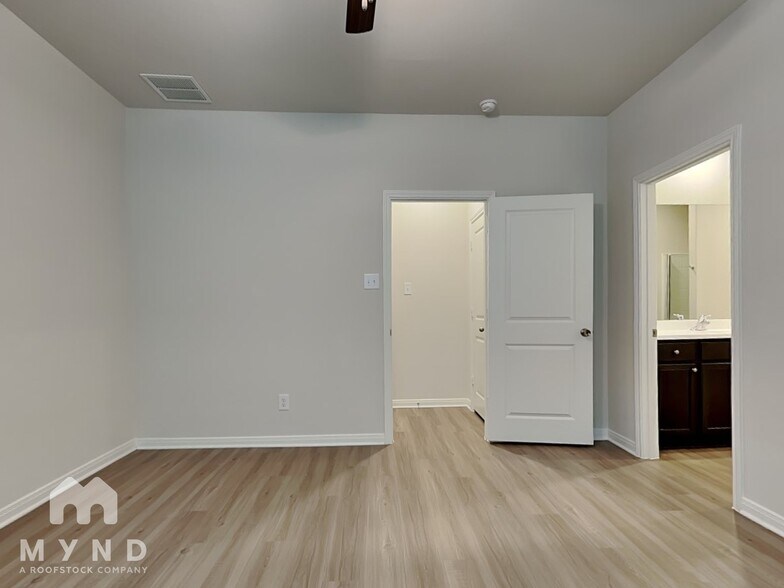 Building Photo - 15480 Maple Ter Dr