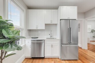 Building Photo - 38 Dorset St