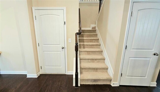 Building Photo - 4750 Sanderling St