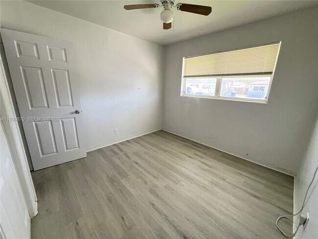 Building Photo - 404 SW 5th Ave