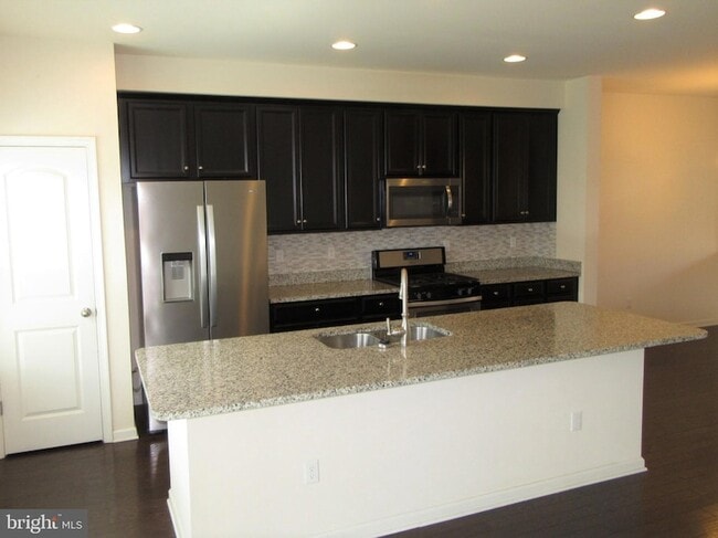 Building Photo - 533 Liam Pl