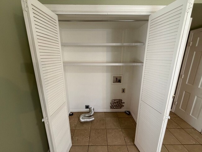 Building Photo - 3500 Patterson Dr