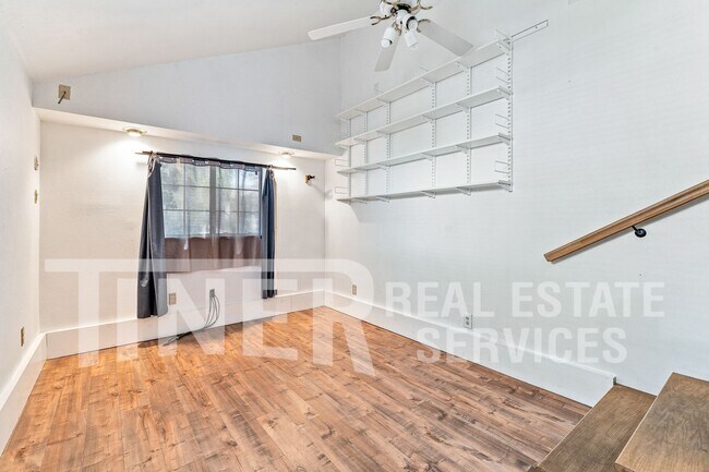 Building Photo - 532 40th St