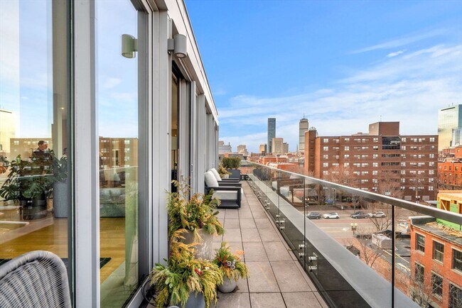 Building Photo - 7 E Springfield St