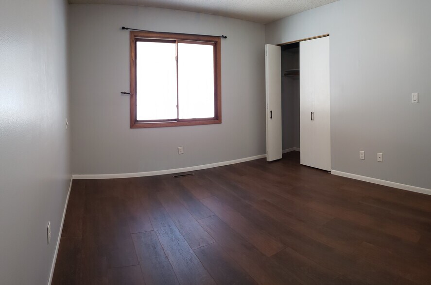 Building Photo - 880 Pontiac Ln