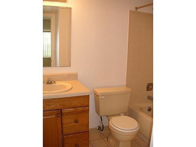 Building Photo - 10198 Twin Lakes Dr