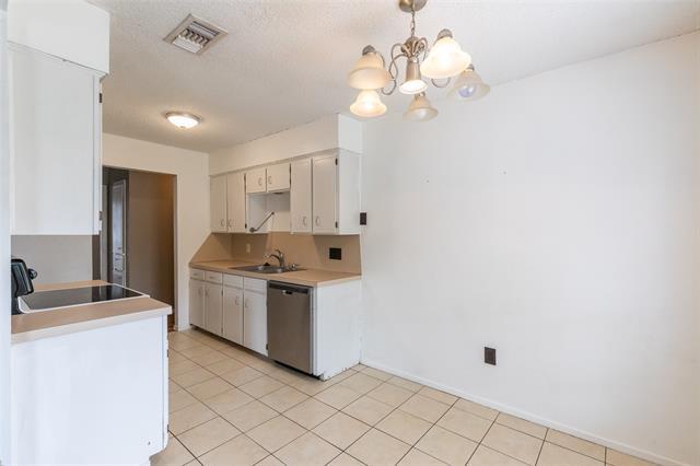 Building Photo - 3902 Karen Dr