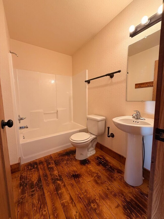 Building Photo - 938 St Joe St