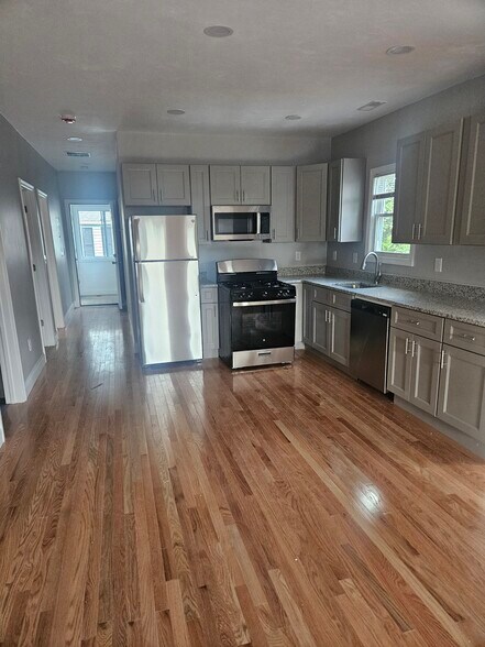 Open kitchen - 41 Raymond St