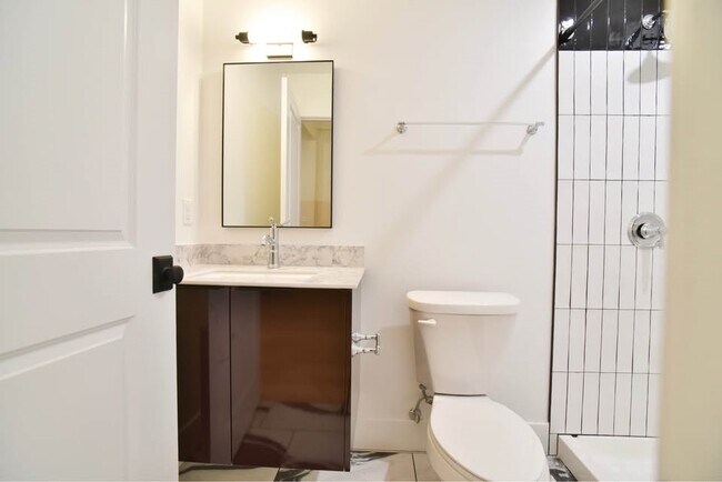 Building Photo - 30 W Broad St