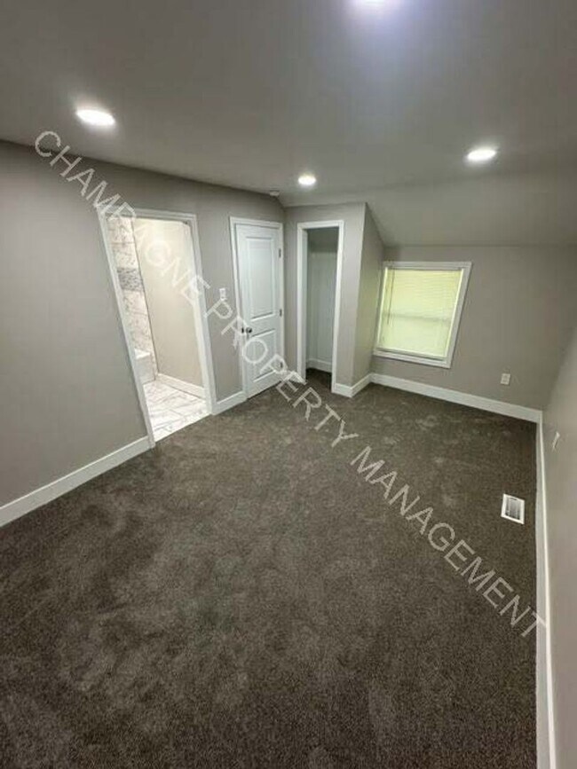 Building Photo - Fully Remodeled Home in KC