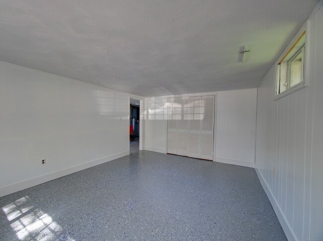 Building Photo - 24 Larchmont Terrace