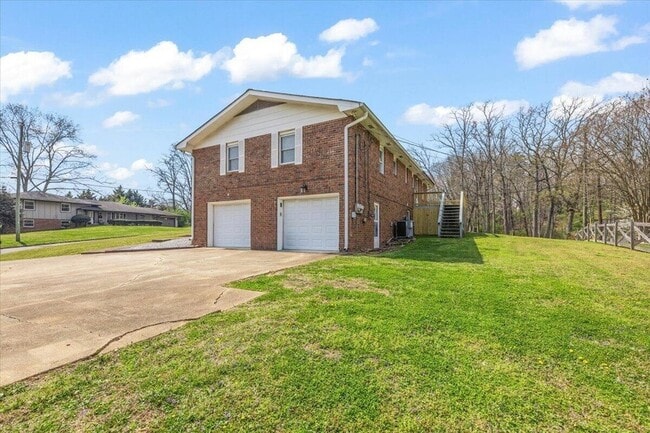 Building Photo - 9121 Potomac Dr