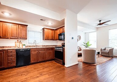 Building Photo - 532 E Saint Catherine St