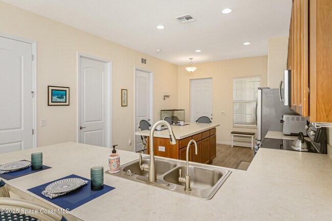 Building Photo - 724 Carlsbad Dr