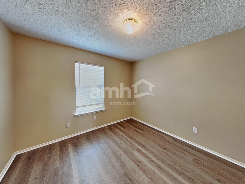 Building Photo - 321 Quail Run Rd