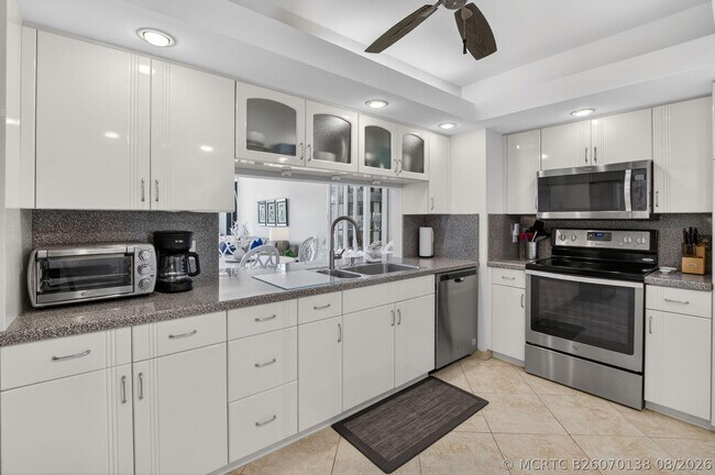 Building Photo - 4748 S Ocean Blvd