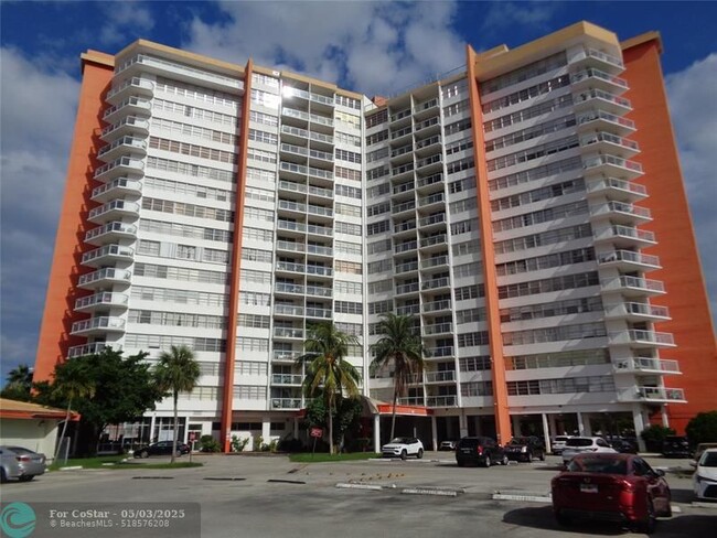 Building Photo - 1301 NE Miami Gardens Dr