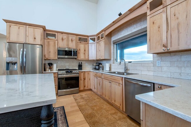 Building Photo - 4535 Roxanne St