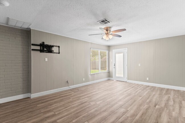 Building Photo - 27234 Wells Ln