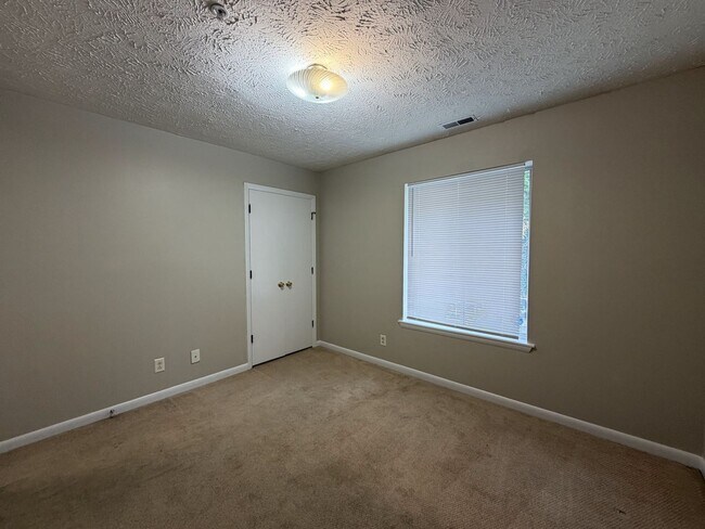 Building Photo - 3374 Galleria Dr
