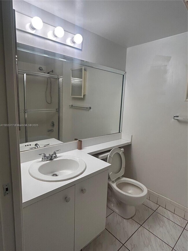 Building Photo - 1351 SW 125th Ave