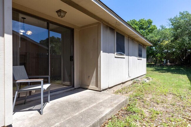 Building Photo - 8302 Spring Valley Dr
