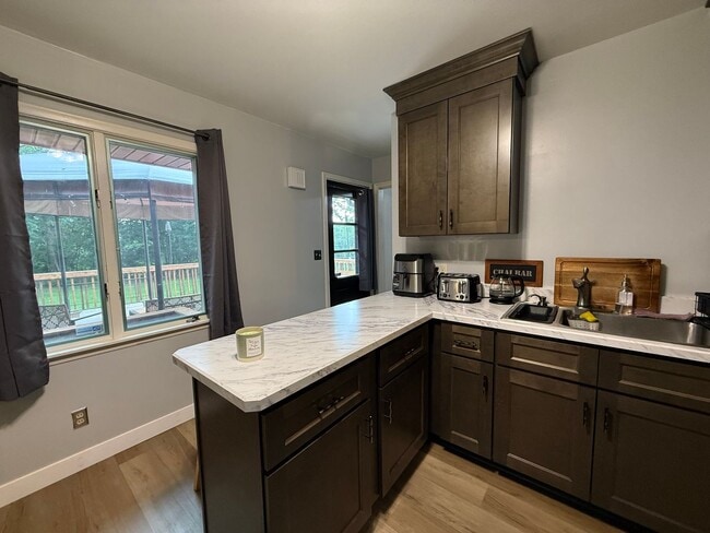 Building Photo - Bloomington 4 Bed 3 Bath Single Family Home